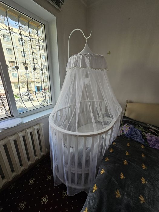 Детский кровать.