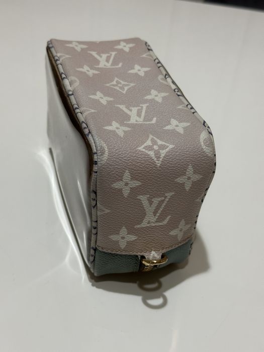 Дамска несесер-чанта Louis Vuitton Beach Pouch Monogram Giant / Khaki Green