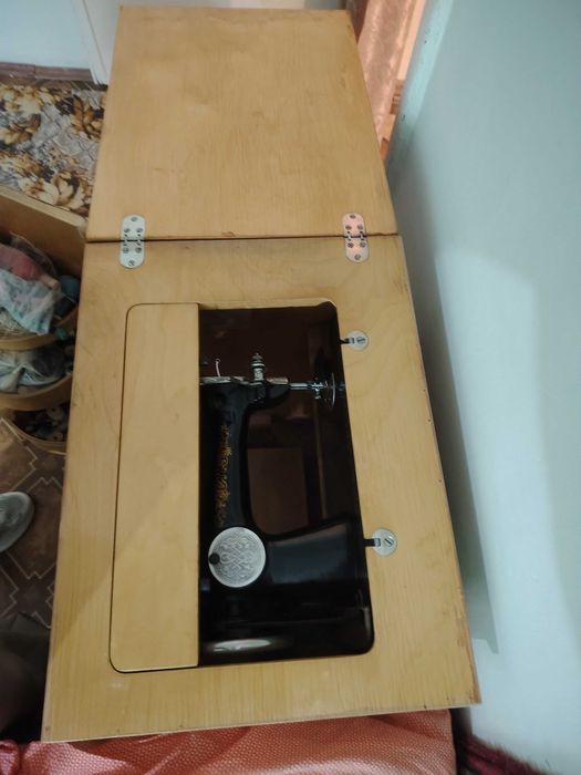 Швейная машинка, в хорошем состояние