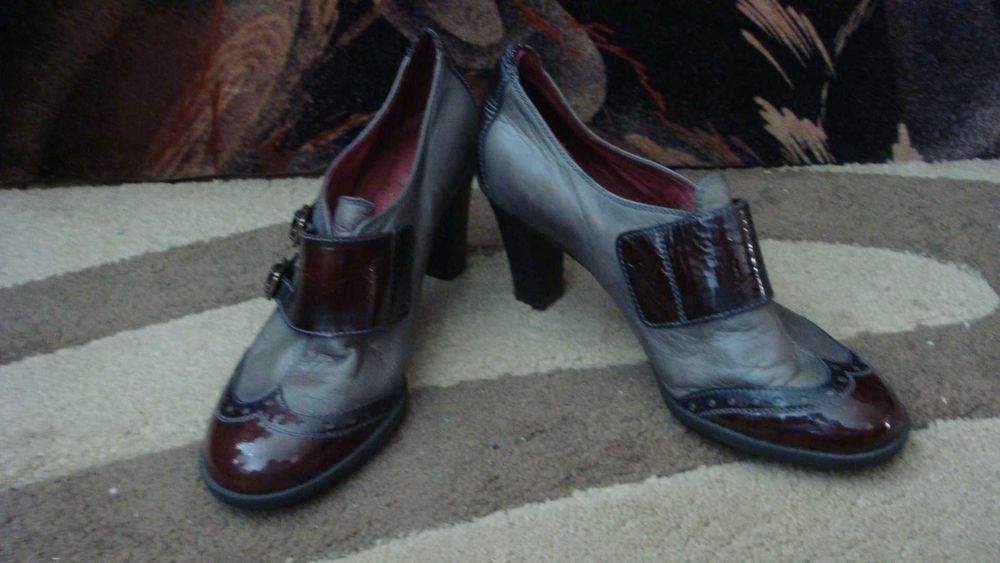 Pantofi gri și vișiniu cu toc, eleganti, de piele, nr 38