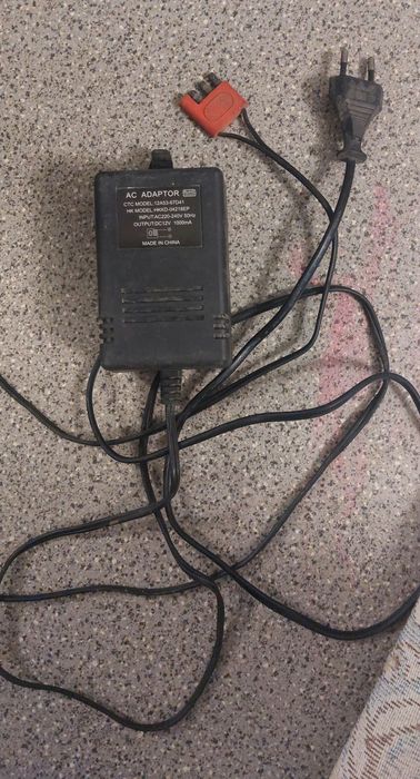 Адаптер (блок питания)