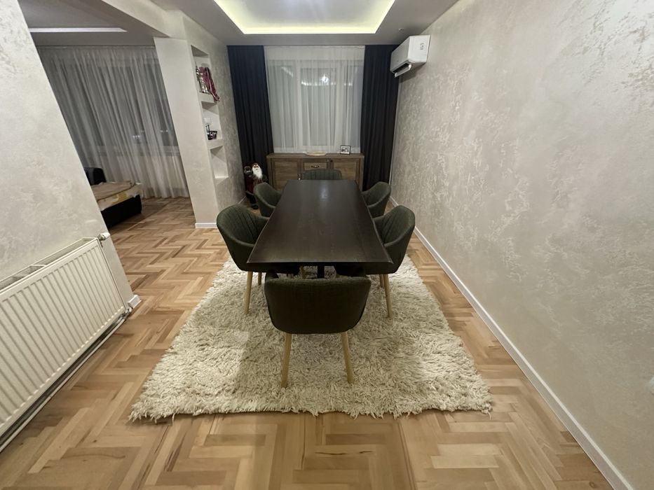 Трапезна маса от масив - дъб- с метални крака