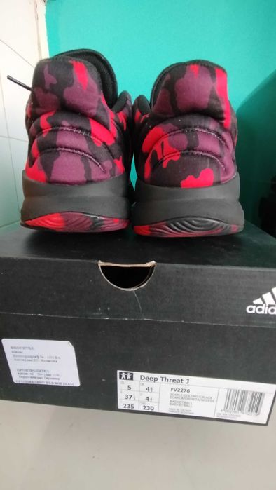 Продавам обувки за баскетбол Deep Threat J FV2276 Червен Adidas