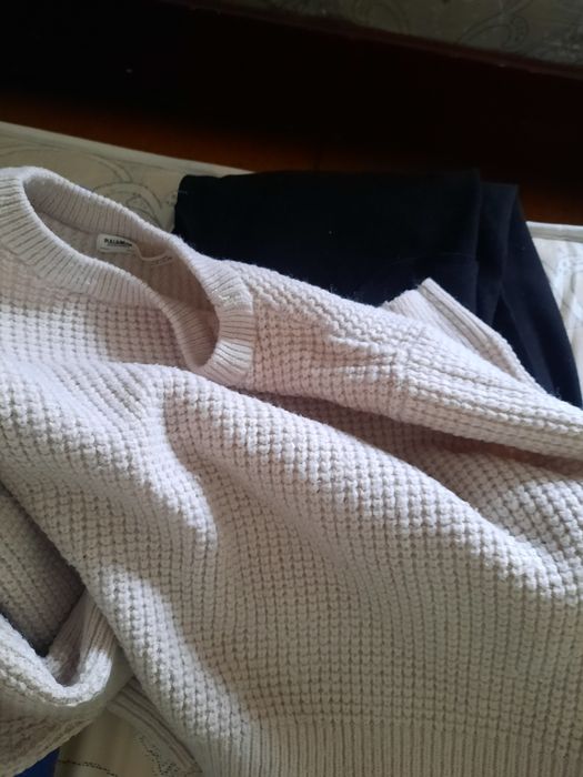 Отдам одежду куртки кофты обувь