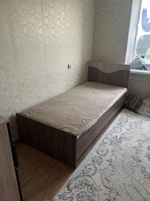 Продам кровать с матрасом