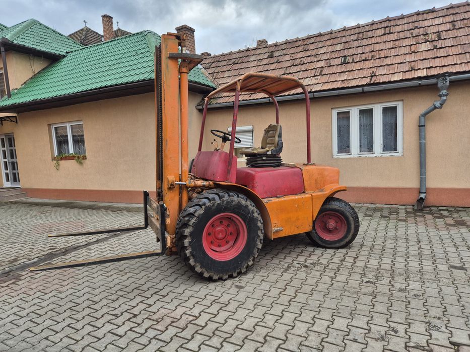 Stivuitor de teren accidentat marca fendt