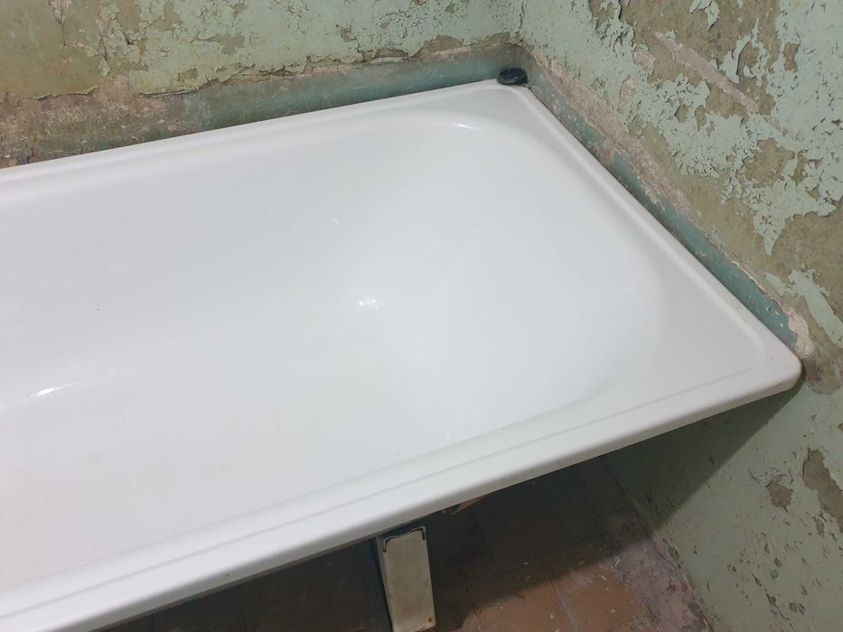 Продается ванна срочно.
