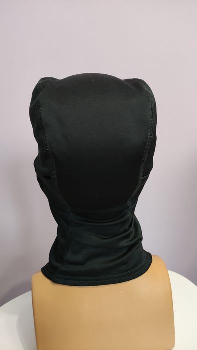 Скиорската маска Spyder PIVOT е рунов еластичен полар с прилепваща кро