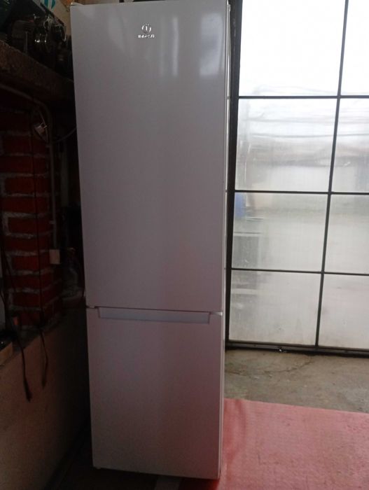 Хладилник с фризер