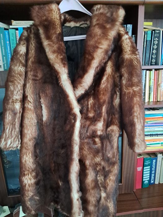 Светло кафяво палто с косъм, пухено