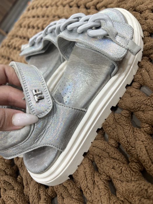 Отдам туфли и босоножки 31-32р