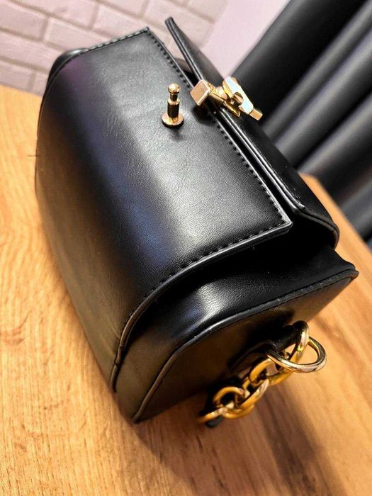 Дамска стилна чанта в черно. Нов