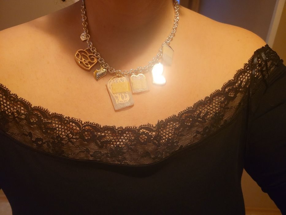 Guess чисто ново колие