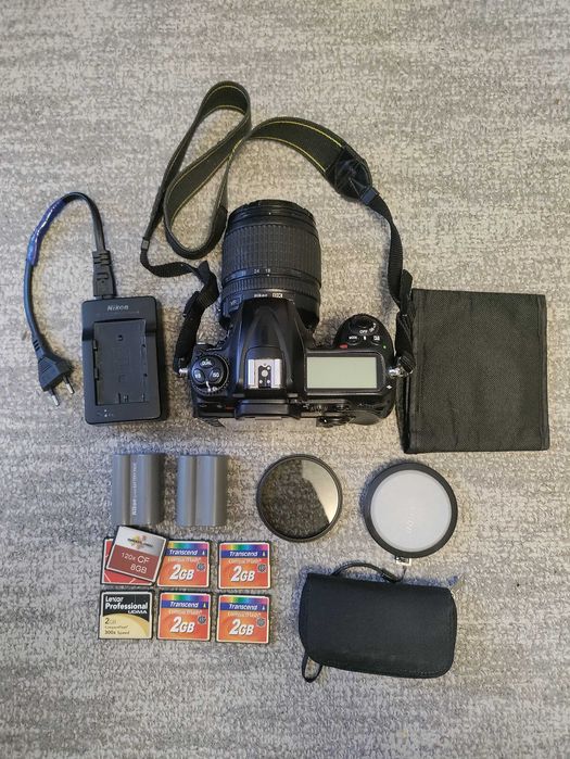 Nikon D300 + Obiectiv 18-105 + accesorii