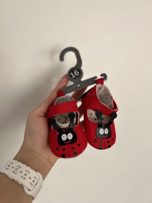 Papucei de bebelus, noi, marimea 16.