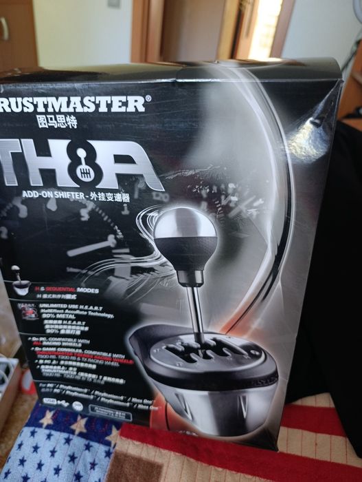 Срочно продаю Thrustmaster T300 Ferrari Alcantara + TH8A Shifter компл