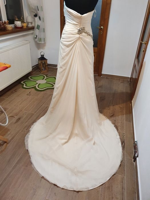Rochie de mireasă  cu pietre ,nouă