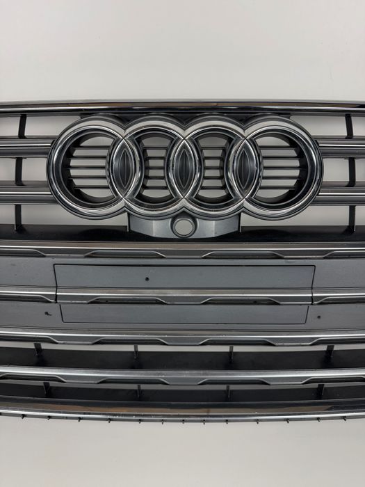Audi A5 8W6853651AB решетка