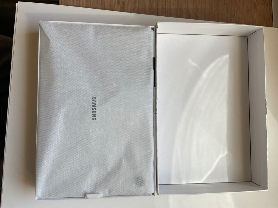 таблет SAMSUNG GALAXY TAB A8 нов, с включена кутия, калъф и клавиатура