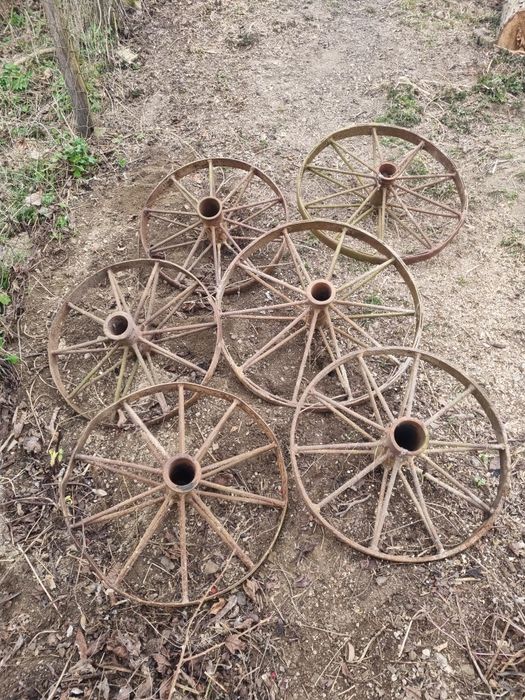 Vând roții din metal