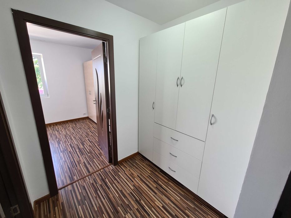 Închiriez apartament 2 camere - Municipiul Roman, Zona Anton Pann