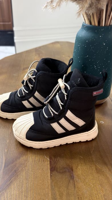 Продам ботинки Adidas