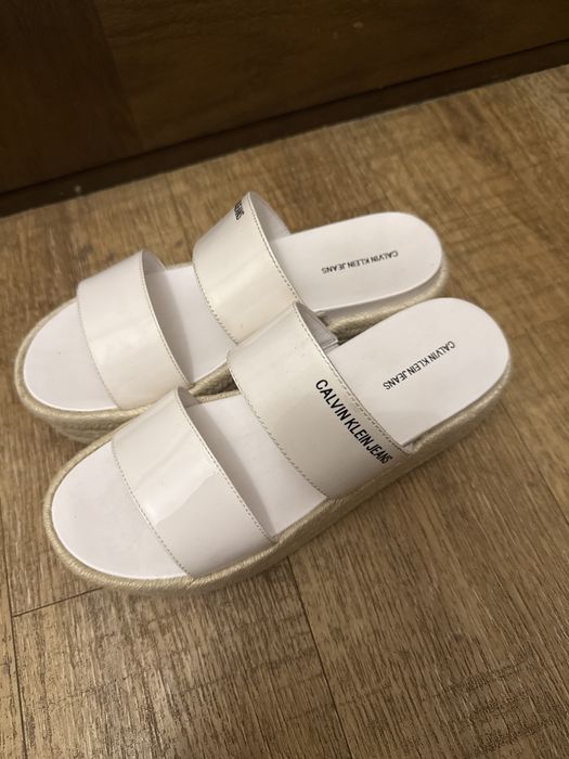 Продам белые сандали Calvin Klein Jeans Frances