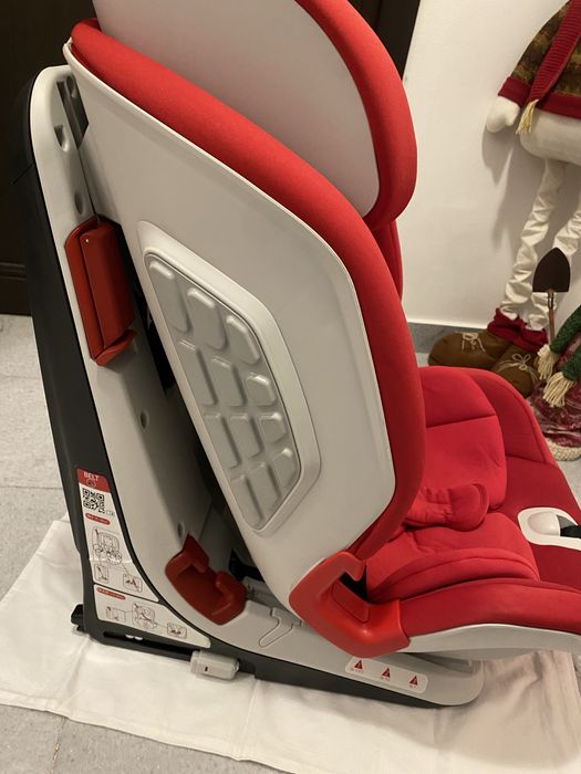 Chicco Youniverse Isofix Стол за кола 9-36кг.