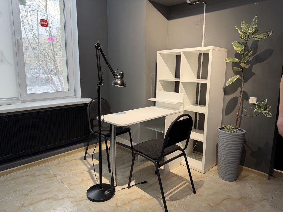 Сдам маникюрное место