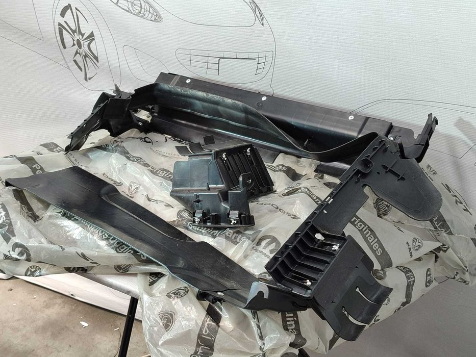 Set deflectoare / Ghidaje aer / Mască radiator Jeep Renegade COD: 52126085 2016 / [2014+] / (1C4)