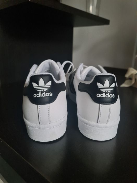Adidasi noi adidas