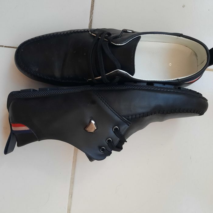 Продавам кожени маратонки (обувки) калцуни и ръкавици за зимен риболов