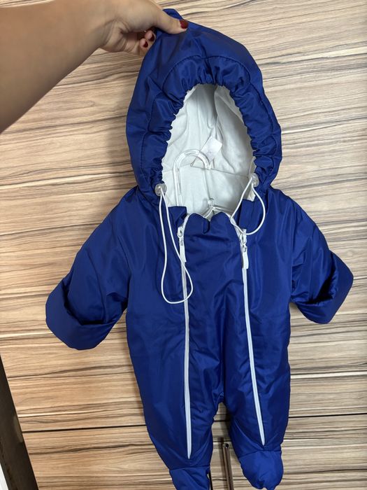 Продам демисезонный комбинезон для малыша