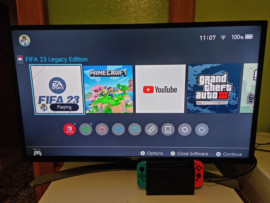 Nintendo Switch + Racing Wheel Pro Deluxe с педали + 5 игри + светещ контролер + аксесоари | Отлично състояние