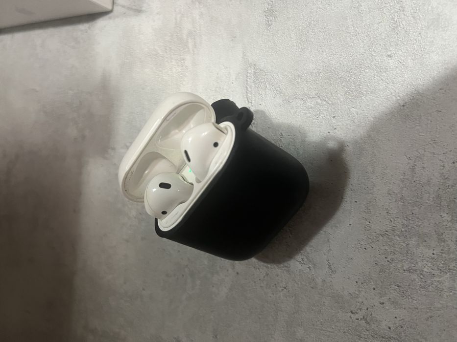 продам наушники airpods 2