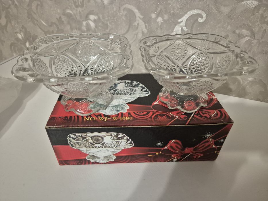 Продам стеклянные вазы