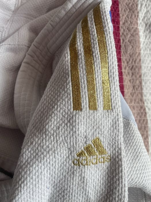 срочно продам кимано Adidas champion2