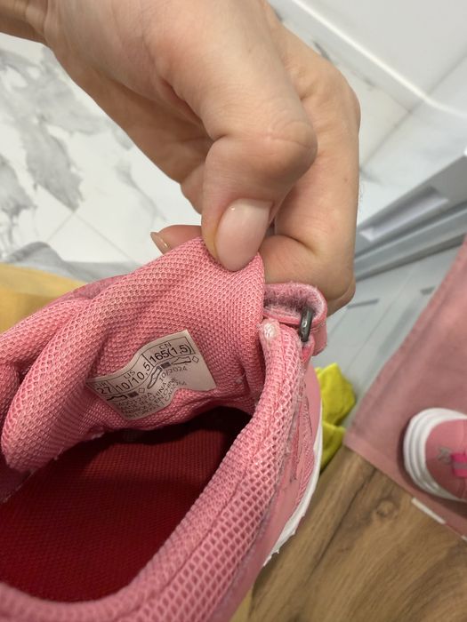 Детские кроссовки