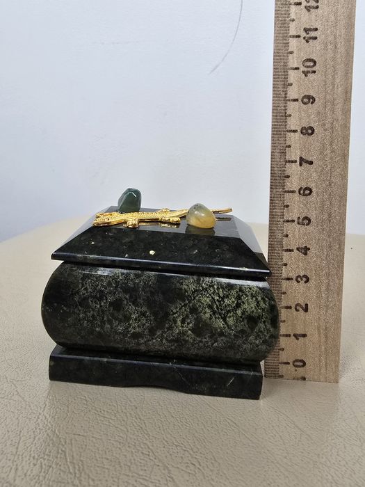 Шкатулка , статуэтка