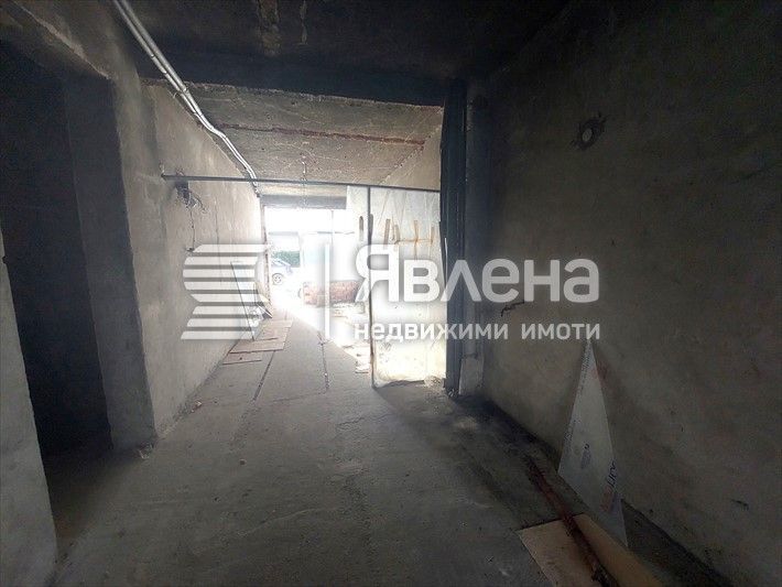 Офис на партерно ниво на жилищна сграда