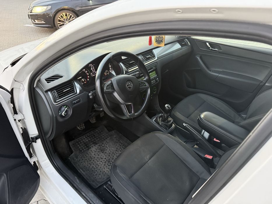 Vând skoda rapid 1.6