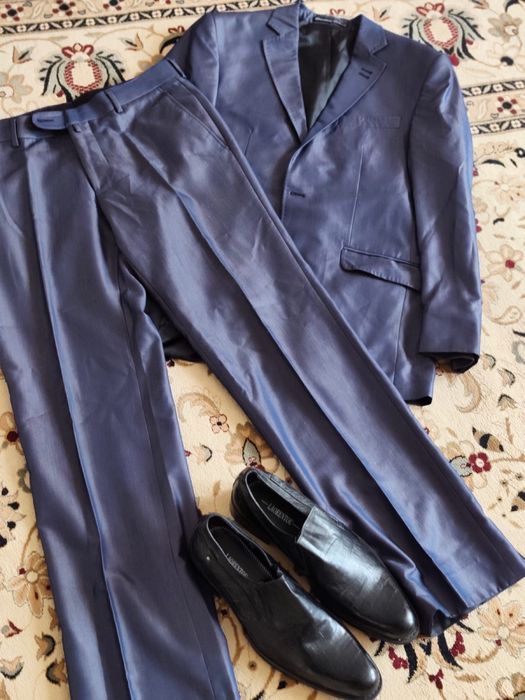 Тёмно-синий костюм