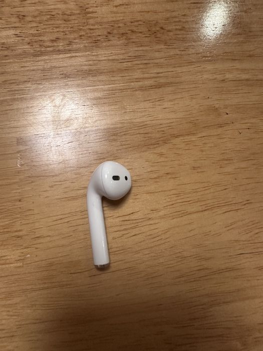 AirPods 2 — левый наушник