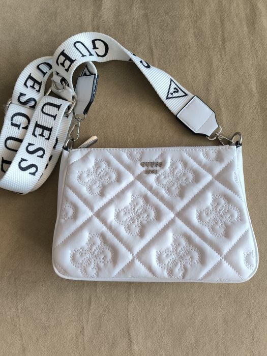 Нова бяла дамска чанта