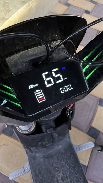 Продаю скутер TADI Tank R5