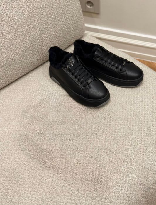 Продам кроссовки