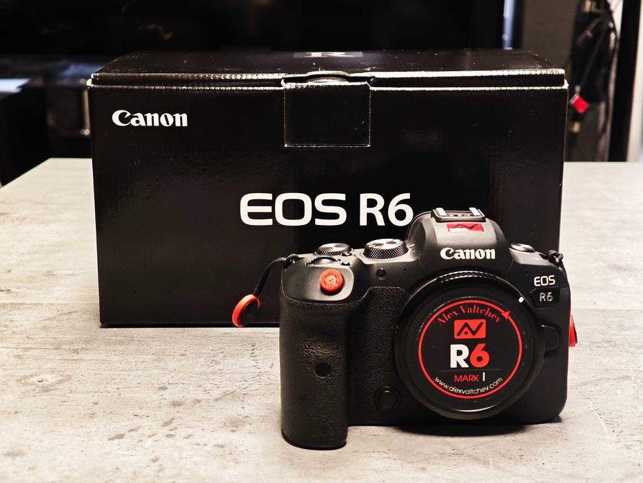 Canon R6 + батерия + зарядно + 64 GB памет + аксесоари