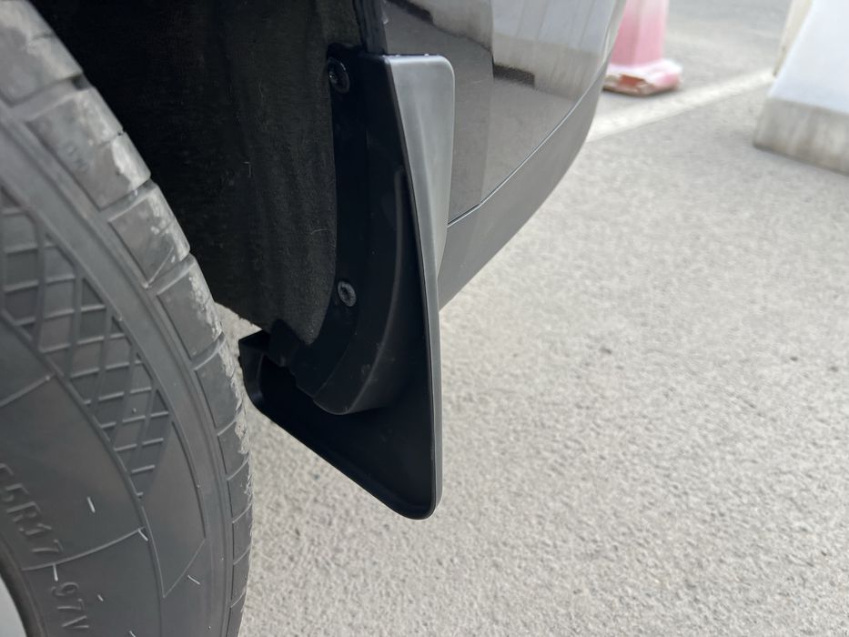 Брызговики на Hongqi E-QM5