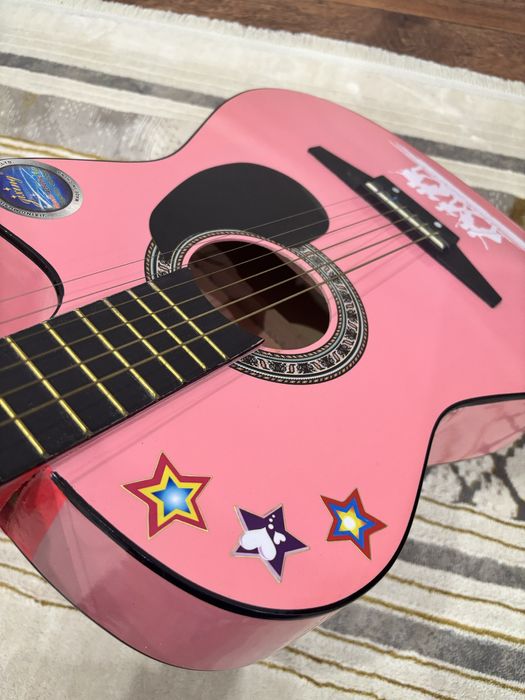 Продаю акустическую гитару