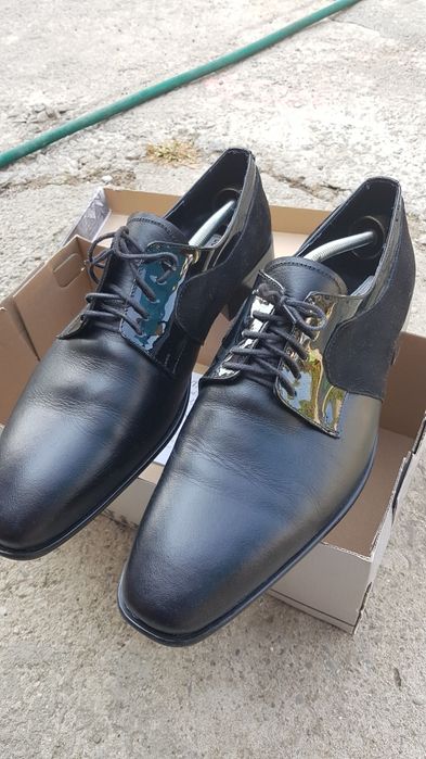 Vand pereche de pantofi barbatesti